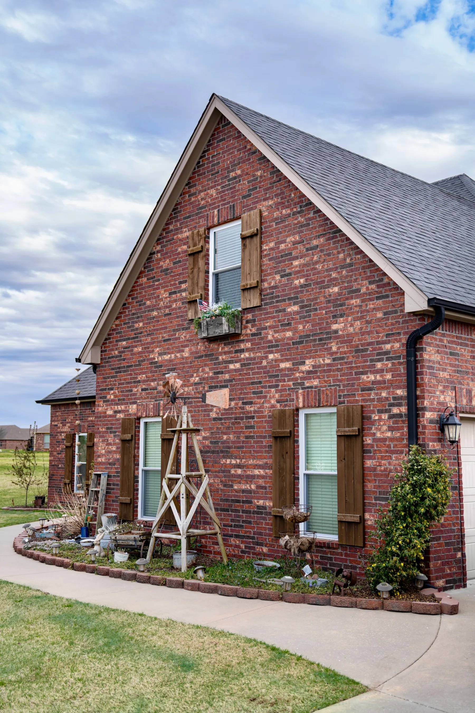 Quality window installation on a Tulsa, Oklahoma home by Morgan Windows